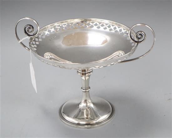 An Edwardian pierced silver comport by Martin, Hall & Co, Sheffield, 1906, 11.5 oz.